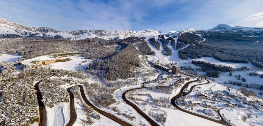 Station de ski vue du ciel en visite virtuelle